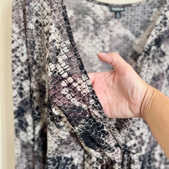 TORRID Animal Print Snakeskin Sheer Lightweight Mesh Babydoll Blouse Size 2X - Picture 8 of 14